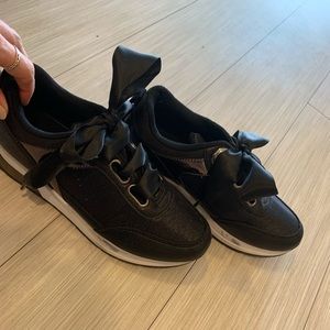 Black chunky sneakers with ribbon bow